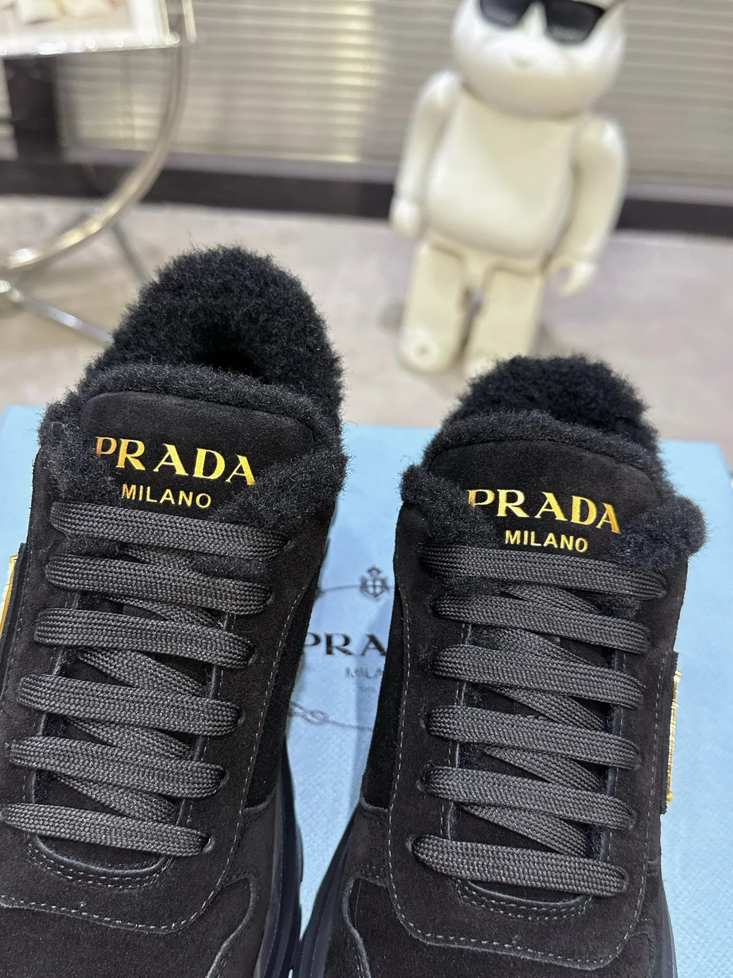 【PRADA】P: 660💰Couple style▪️Size: Women’s 35-40⚛Size: Men’s 39-44(45 customized) 2025 𝐬𝐬Prada’s new product, coming with strength! ❣️Many Internet celebrities have the same style, fashionable and versatile nice items, original shoes are developed and purchased from Italian counters, and are reproduced 1:1 according to the original taste. This year’s theme is not to be defined, embodying texture through simplicity💛From thick-soled sneakers to zigzag short boots to 2025 flat shoes, everything reveals a sure-fire momentum... It combines gentleness and handsomeness, the finishing touch for women❤️ Wear-resistant and ultra-light two-color outsole.